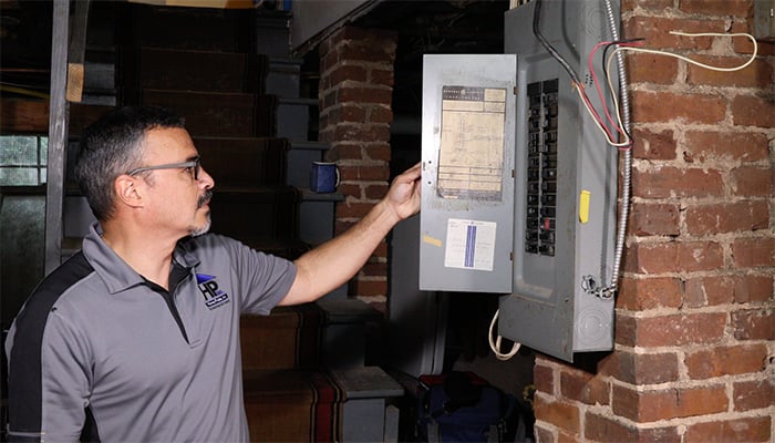 home-probe inspector doing a home inspection